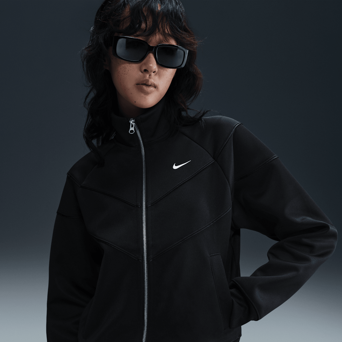 NIKE ナイキ ランニングベスト ジャケット 中綿 レディース XL 黒 NIKE ナイキ ランニングベスト ジャケット 中綿 レディース XL
